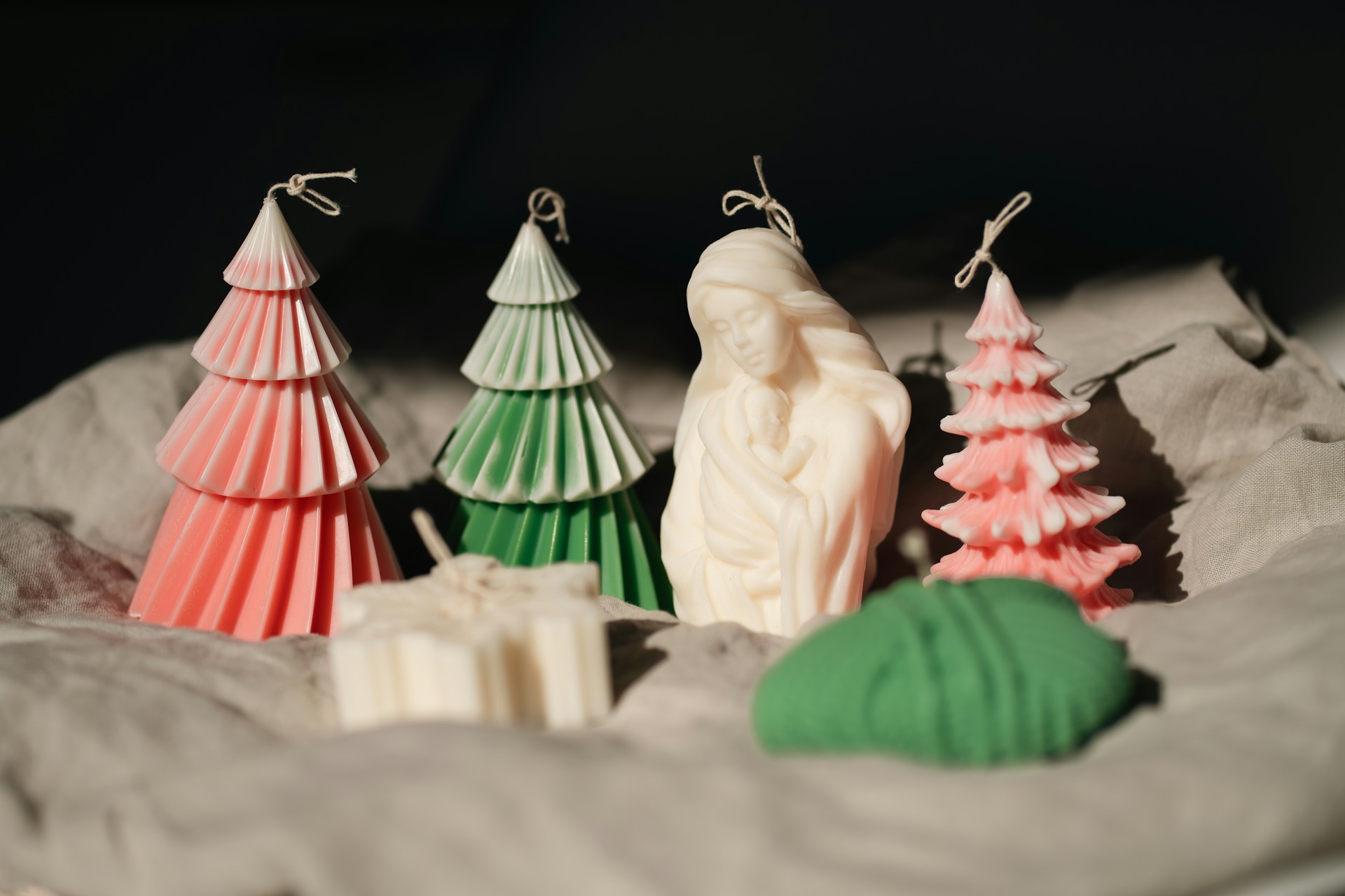  Affordable Christian Home Decor Tips to Build a Christ Centered Home hero image